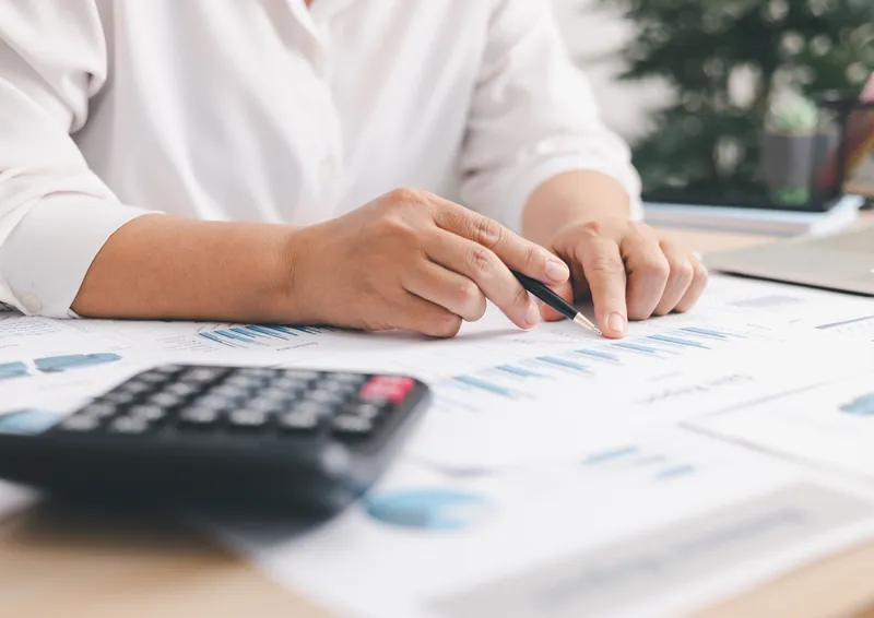 Analyse de graphiques financiers et diversification de portefeuille